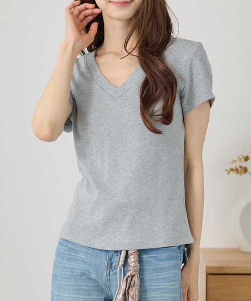 DAYRA（デイラ）の「Vネック 半袖 無地 コンパクト トップス（Tシャツ/カットソー・レディース・モカ/チャコールグレー/グレー/ピンク/ブラック/ホワイト・FREE）」の18枚目の写真