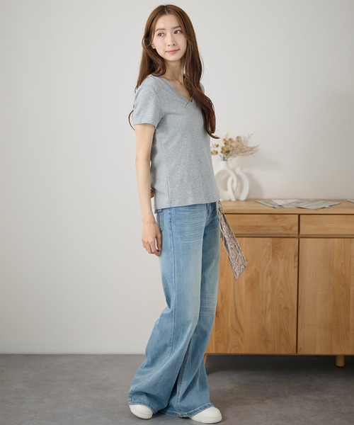 DAYRA（デイラ）の「Vネック 半袖 無地 コンパクト トップス（Tシャツ/カットソー・レディース・モカ/チャコールグレー/グレー/ピンク/ブラック/ホワイト・FREE）」の20枚目の写真