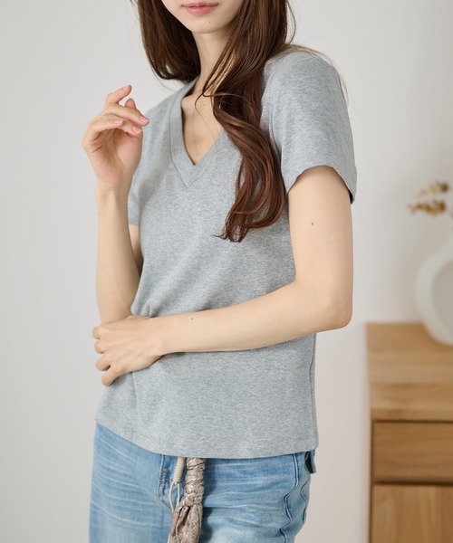 DAYRA（デイラ）の「Vネック 半袖 無地 コンパクト トップス（Tシャツ/カットソー・レディース・モカ/チャコールグレー/グレー/ピンク/ブラック/ホワイト・FREE）」の21枚目の写真