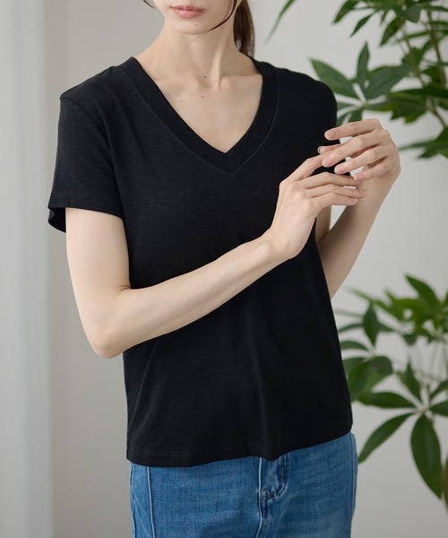 DAYRA（デイラ）の「Vネック 半袖 無地 コンパクト トップス（Tシャツ/カットソー・レディース・モカ/チャコールグレー/グレー/ピンク/ブラック/ホワイト・FREE）」の9枚目の写真