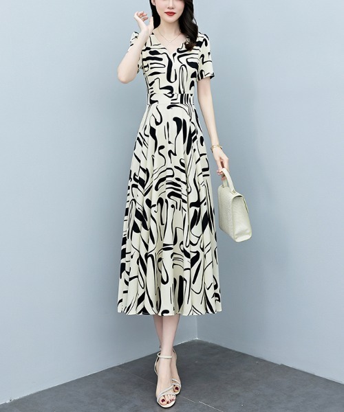 LUCPY(ラクピー)の「アートラインプリント Vネックフレアワンピース(ワンピース・レディース・ホワイト・XX-LARGE/X-LARGE/LARGE/MEDIUM)」の2枚目の写真
