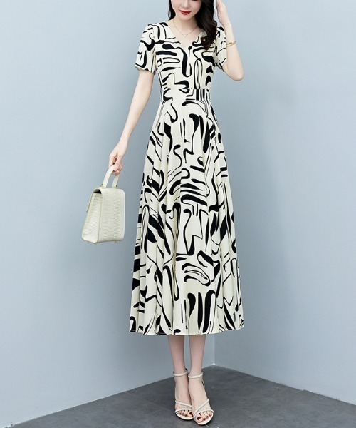 LUCPY(ラクピー)の「アートラインプリント Vネックフレアワンピース(ワンピース・レディース・ホワイト・XX-LARGE/X-LARGE/LARGE/MEDIUM)」の3枚目の写真