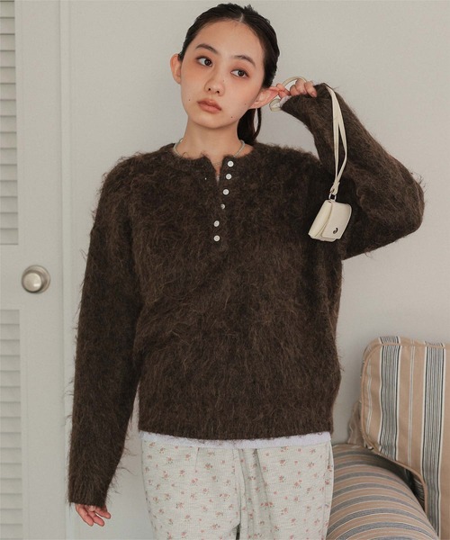 miette(ミエット)の「ヘンリーネックシャギーニットプルオーバー(ニット/セーター・レディース・チャコール/アイボリー/ブラウン/ネイビー・FREE)」の19枚目の写真
