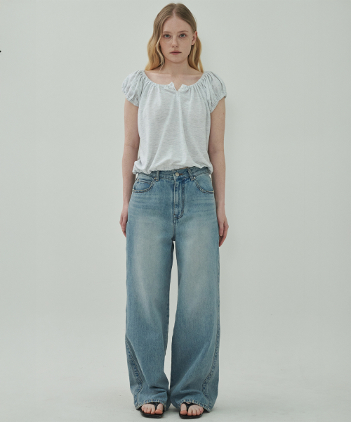 MOTT（モット）の「サイドルーズデニム-ライトブルー（デニムパンツ・レディース・その他・SMALL/MEDIUM/LARGE）」の3枚目の写真