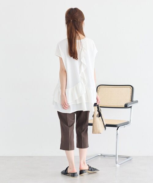earth music&ecology(アースミュージックアンドエコロジー)の「ラッフルヘムプルオーバー(Tシャツ/カットソー・レディース・ブラック/ブラウン/オフホワイト・FREE)」の9枚目の写真