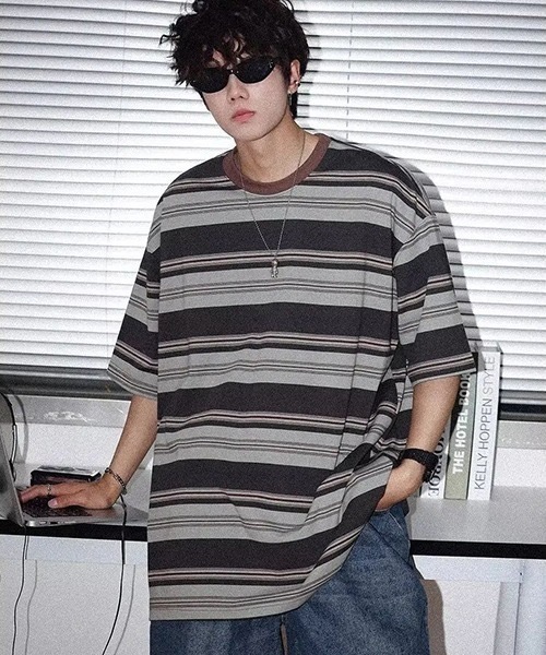 WARAIJOGO(ワライジョウゴ)の「【WARAIJOGO】オーバーサイズボーダー半袖Tシャツ(NEZ)(Tシャツ/カットソー・メンズ・カーキ/グレー・FREE)」の3枚目の写真