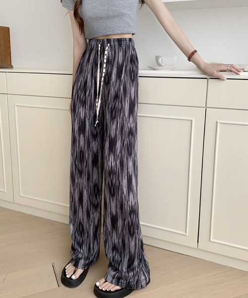 2ly2(トゥーリートゥー)の「総柄ワイドパンツ(その他パンツ・レディース・ブルー/グリーン/ブラック/ダークグレー・FREE)」の9枚目の写真