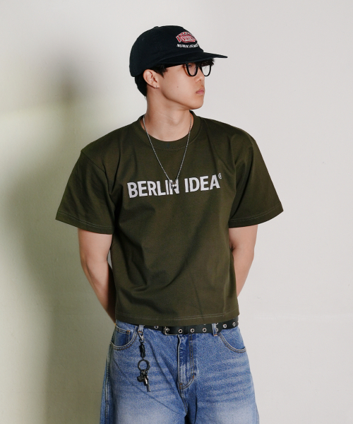THE MILE(ザマイル)の「ベルリンアイデアガーメンツクロップクルーネック_KHAKI(Tシャツ/カットソー・メンズ・その他・SMALL/MEDIUM/LARGE/X-LARGE)」の1枚目の写真