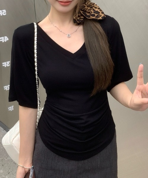 FACTOTUM(ファクトタム)の「VネックタイトTシャツ(Tシャツ/カットソー・レディース・ブラック/ネイビー/ベージュ/グレー・FREE)」の12枚目の写真