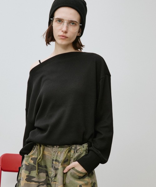 Auntie Rosa Holiday(アンティローザホリデー)の「サーマルオフショルプルオーバー(Tシャツ/カットソー・レディース・アイボリー/ボルドー/ブラック・FREE)」の4枚目の写真