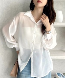 上品な透け感が魅力のオーバーサイズシアーシャツ