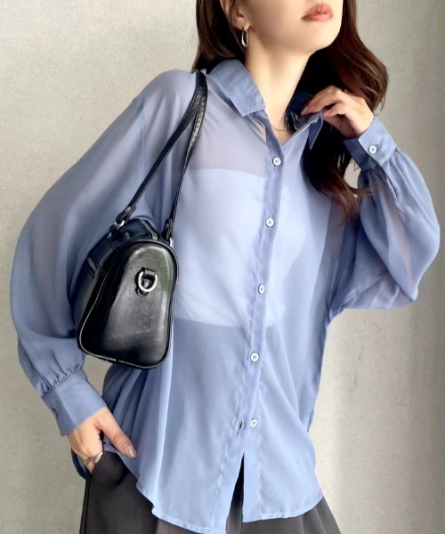 TREOVER（トレオーバー）の「上品な透け感が魅力のオーバーサイズシアーシャツ（シャツ/ブラウス・レディース・ダークブラウン/ブラック/ブルー/オフホワイト・FREE）」の4枚目の写真