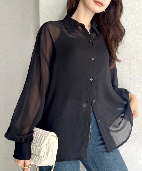 TREOVER（トレオーバー）の「上品な透け感が魅力のオーバーサイズシアーシャツ（シャツ/ブラウス・レディース・ダークブラウン/ブラック/ブルー/オフホワイト・FREE）」の2枚目の写真