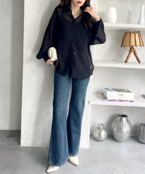 TREOVER（トレオーバー）の「上品な透け感が魅力のオーバーサイズシアーシャツ（シャツ/ブラウス・レディース・ダークブラウン/ブラック/ブルー/オフホワイト・FREE）」の12枚目の写真