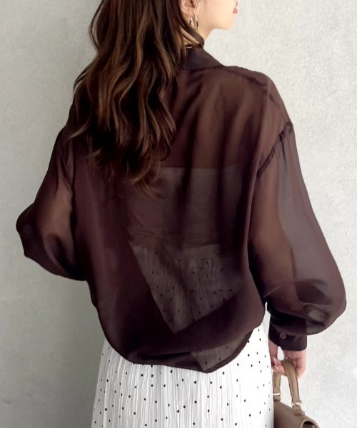 TREOVER（トレオーバー）の「上品な透け感が魅力のオーバーサイズシアーシャツ（シャツ/ブラウス・レディース・ダークブラウン/ブラック/ブルー/オフホワイト・FREE）」の14枚目の写真