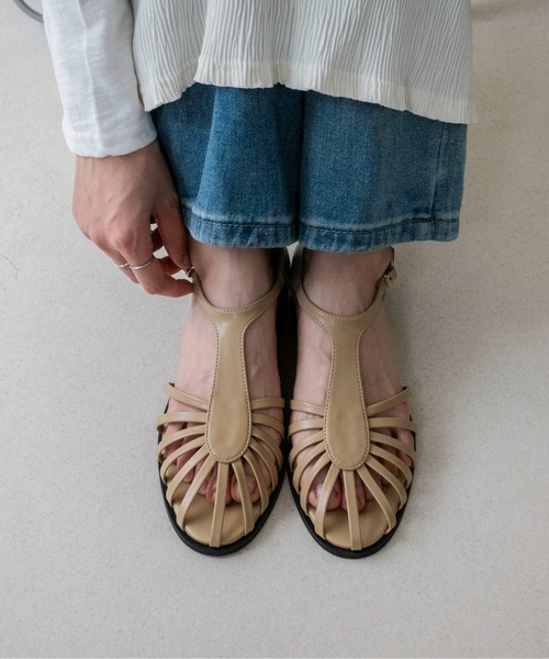on:nue（オンニュ）の「【on:nue】[3色展開/5サイズ展開] Tストラップグルカフラットローファー /26-27 AW COLLECTION（ローファー・レディース・ブラウン/ブラック/ベージュ・23.0cm/23.5cm/24.0cm/24.5cm/25.0cm）」の21枚目の写真