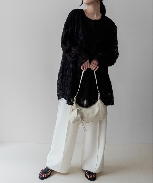on:nue（オンニュ）の「【on:nue】[3色展開/5サイズ展開] Tストラップグルカフラットローファー /26-27 AW COLLECTION（ローファー・レディース・ブラウン/ブラック/ベージュ・23.0cm/23.5cm/24.0cm/24.5cm/25.0cm）」の10枚目の写真