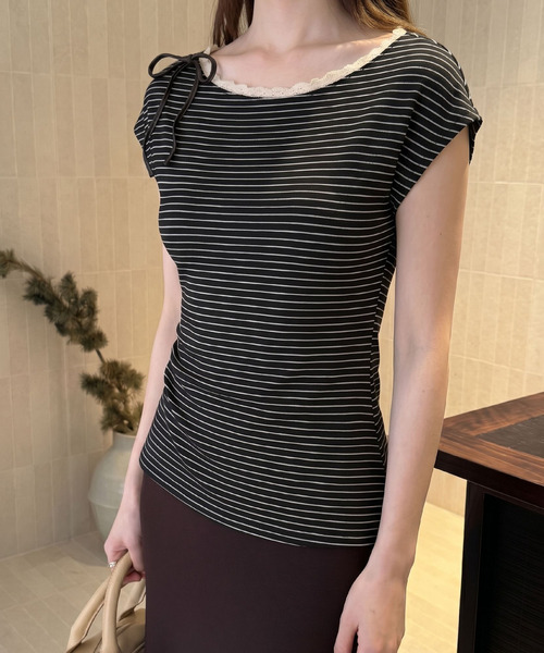 2ly2(トゥーリートゥー)の「ボーダー柄 レースデザイン リボン付き フレンチスリーブTシャツ(Tシャツ/カットソー・レディース・ブラック・FREE)」の4枚目の写真