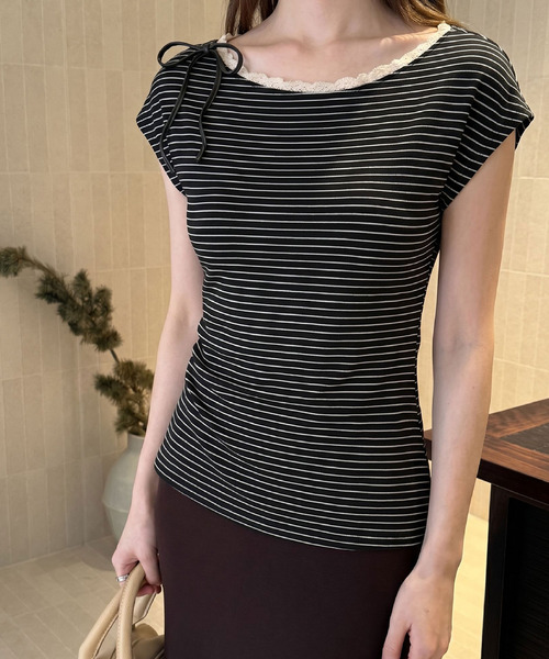 2ly2(トゥーリートゥー)の「ボーダー柄 レースデザイン リボン付き フレンチスリーブTシャツ(Tシャツ/カットソー・レディース・ブラック・FREE)」の5枚目の写真