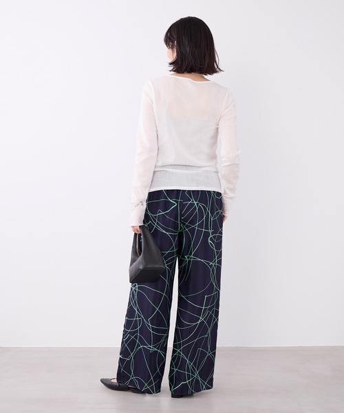 MICA&DEAL(マイカ&ディール)の「幾何柄プリントストレートイージーパンツ〈2サイズ展開〉(その他パンツ・レディース・ネイビー/イエロー・36/38)」の4枚目の写真
