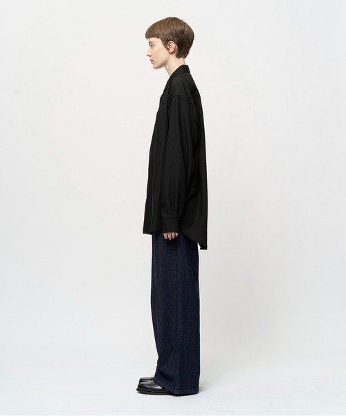 Juha(ユハ)の「HUSH DRAPED GATHER SHIRT(シャツ/ブラウス・メンズ・ブラック/サックスブルー/ホワイト・4/3)」の12枚目の写真