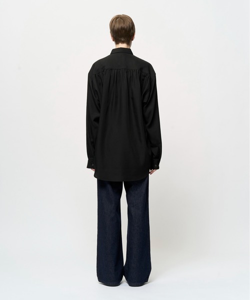 Juha(ユハ)の「HUSH DRAPED GATHER SHIRT(シャツ/ブラウス・メンズ・ブラック/サックスブルー/ホワイト・4/3)」の13枚目の写真