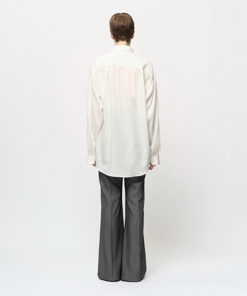 Juha(ユハ)の「HUSH DRAPED GATHER SHIRT(シャツ/ブラウス・メンズ・ブラック/サックスブルー/ホワイト・4/3)」の5枚目の写真