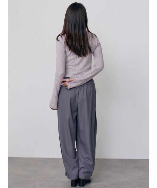 MURUA(ムルーア)の「サイドタックベルトワイドパンツ(スラックス・レディース・ブラック/グレー・1/2)」の11枚目の写真