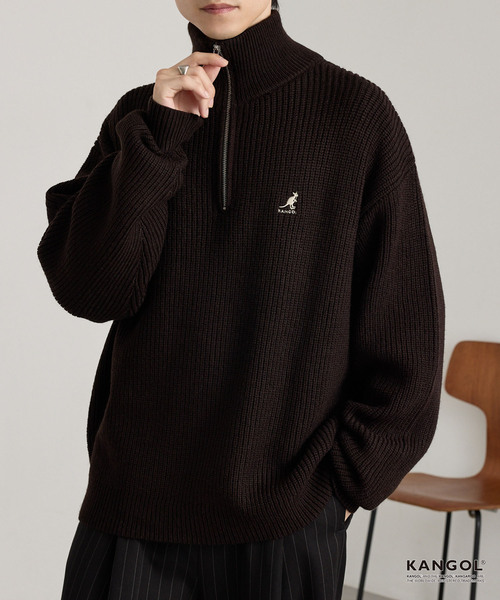 KANGOL（カンゴール）の「KANGOL/カンゴール 別注 ロゴ刺繍 バルキー オーバーサイズ ハーフジップニット（ニット/セーター・メンズ・アイボリー/チャコール/ワインレッド/ネイビー/ブラウン系/ブラック・S/M/L）」の4枚目の写真
