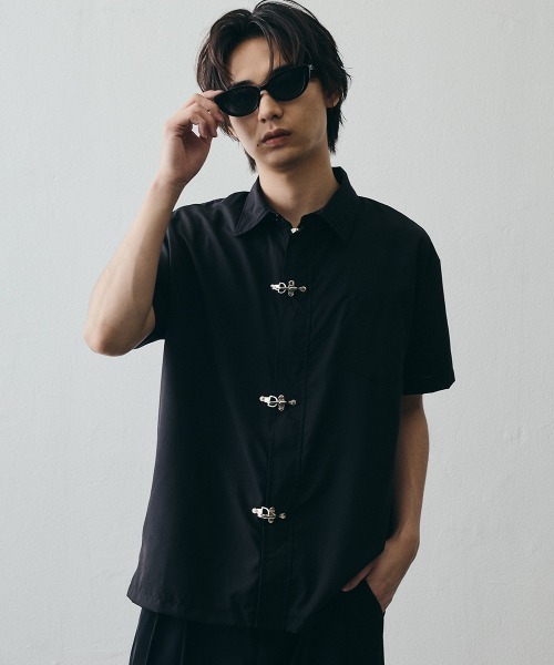 Shoowtime(ショウタイム)の「Fireman Buckle Minimal Short-Sleeve Shirt / ファイヤーマンバックル デザインショートスリーブシャツ(シャツ/ブラウス・メンズ・ブラック・X-LARGE/LARGE/MEDIUM)」の12枚目の写真