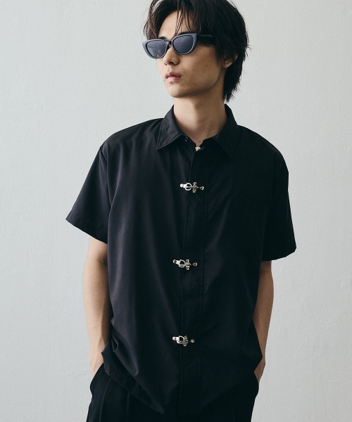 Shoowtime(ショウタイム)の「Fireman Buckle Minimal Short-Sleeve Shirt / ファイヤーマンバックル デザインショートスリーブシャツ(シャツ/ブラウス・メンズ・ブラック・X-LARGE/LARGE/MEDIUM)」の14枚目の写真