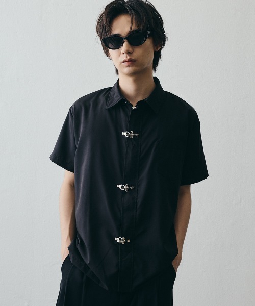 Shoowtime(ショウタイム)の「Fireman Buckle Minimal Short-Sleeve Shirt / ファイヤーマンバックル デザインショートスリーブシャツ(シャツ/ブラウス・メンズ・ブラック・X-LARGE/LARGE/MEDIUM)」の15枚目の写真