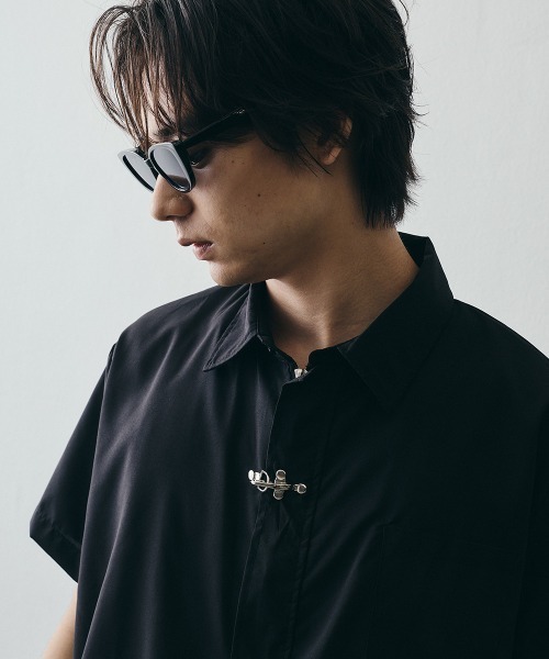 Shoowtime(ショウタイム)の「Fireman Buckle Minimal Short-Sleeve Shirt / ファイヤーマンバックル デザインショートスリーブシャツ(シャツ/ブラウス・メンズ・ブラック・X-LARGE/LARGE/MEDIUM)」の6枚目の写真