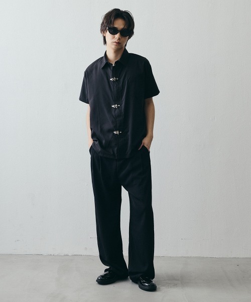 Shoowtime(ショウタイム)の「Fireman Buckle Minimal Short-Sleeve Shirt / ファイヤーマンバックル デザインショートスリーブシャツ(シャツ/ブラウス・メンズ・ブラック・X-LARGE/LARGE/MEDIUM)」の8枚目の写真
