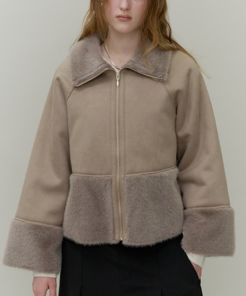 Plumel(プルメル)の「Fur & Mouton Flare Short Coat / ファー&ムートンステンカラーショートコート(ムートンコート・レディース・チャコールグレー/ブラウン/ベージュ・MEDIUM)」の2枚目の写真