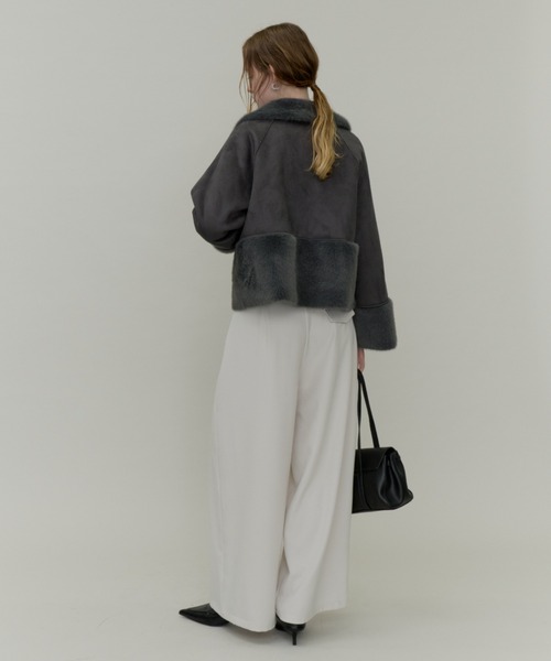 Plumel(プルメル)の「Fur & Mouton Flare Short Coat / ファー&ムートンステンカラーショートコート(ムートンコート・レディース・チャコールグレー/ブラウン/ベージュ・MEDIUM)」の14枚目の写真