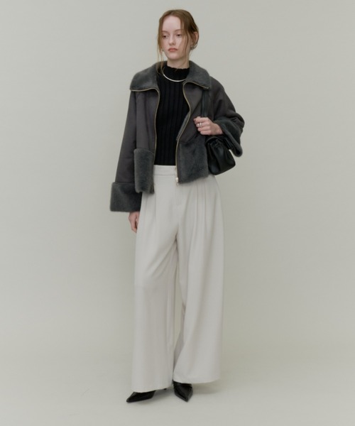 Plumel(プルメル)の「Fur & Mouton Flare Short Coat / ファー&ムートンステンカラーショートコート(ムートンコート・レディース・チャコールグレー/ブラウン/ベージュ・MEDIUM)」の15枚目の写真