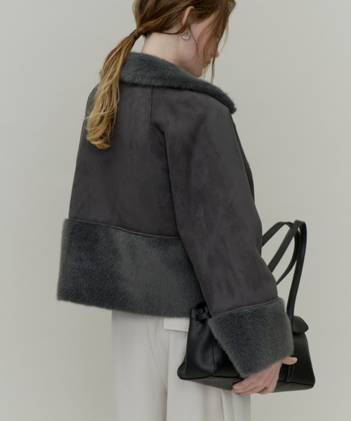 Plumel(プルメル)の「Fur & Mouton Flare Short Coat / ファー&ムートンステンカラーショートコート(ムートンコート・レディース・チャコールグレー/ブラウン/ベージュ・MEDIUM)」の11枚目の写真