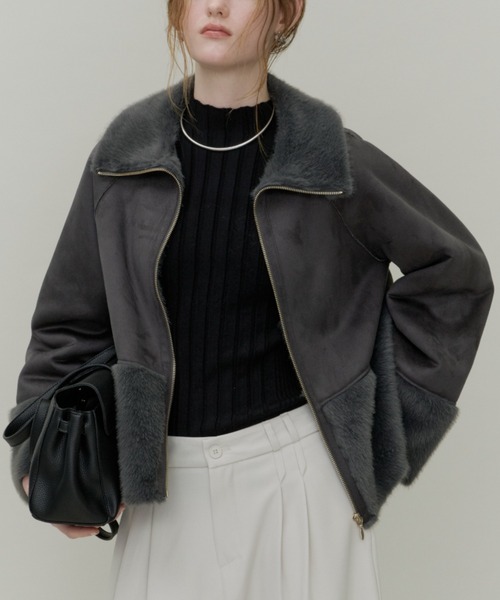 Plumel(プルメル)の「Fur & Mouton Flare Short Coat / ファー&ムートンステンカラーショートコート(ムートンコート・レディース・チャコールグレー/ブラウン/ベージュ・MEDIUM)」の4枚目の写真