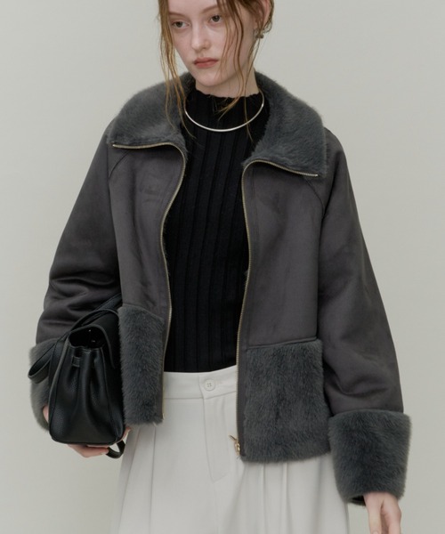 Plumel(プルメル)の「Fur & Mouton Flare Short Coat / ファー&ムートンステンカラーショートコート(ムートンコート・レディース・チャコールグレー/ブラウン/ベージュ・MEDIUM)」の5枚目の写真