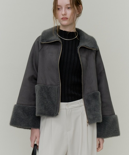 Plumel(プルメル)の「Fur & Mouton Flare Short Coat / ファー&ムートンステンカラーショートコート(ムートンコート・レディース・チャコールグレー/ブラウン/ベージュ・MEDIUM)」の6枚目の写真