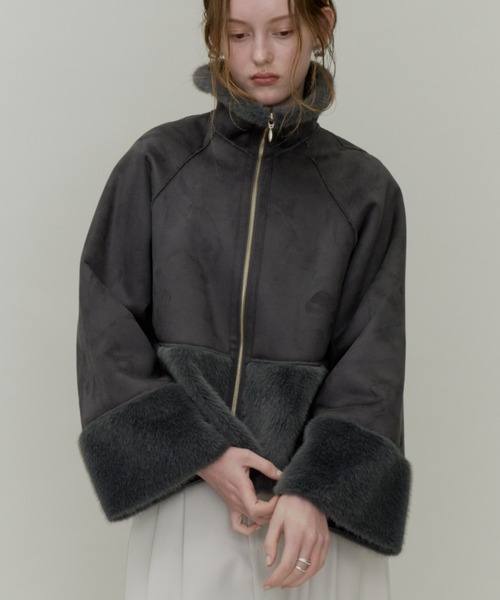 Plumel(プルメル)の「Fur & Mouton Flare Short Coat / ファー&ムートンステンカラーショートコート(ムートンコート・レディース・チャコールグレー/ブラウン/ベージュ・MEDIUM)」の7枚目の写真