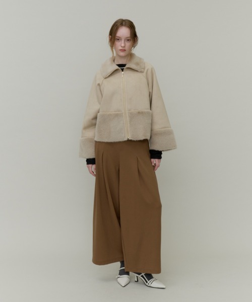Plumel(プルメル)の「Fur & Mouton Flare Short Coat / ファー&ムートンステンカラーショートコート(ムートンコート・レディース・チャコールグレー/ブラウン/ベージュ・MEDIUM)」の22枚目の写真