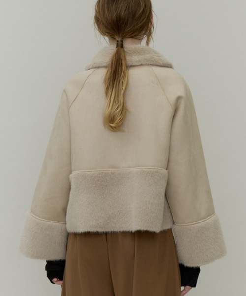 Plumel(プルメル)の「Fur & Mouton Flare Short Coat / ファー&ムートンステンカラーショートコート(ムートンコート・レディース・チャコールグレー/ブラウン/ベージュ・MEDIUM)」の21枚目の写真
