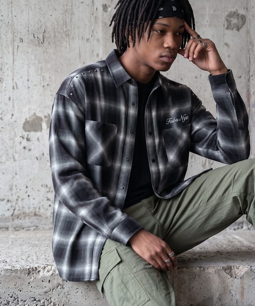 FUBU（ フブ）の「【FUBU/フブ】Studs Check Shirts/オーバーサイズ スタッズワーク チェックシャツ（シャツ/ブラウス・メンズ・ブラウン/ブルー/ブラック・XL）」の2枚目の写真