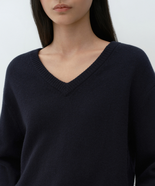 MUSINSA STANDARD WOMAN（ムシンサスタンダードウーマン）の「[ビクトリアウール] レディース Vネックニット [ネイビー]（ニット/セーター・レディース・その他・SMALL/MEDIUM/LARGE/X-SMALL）」の4枚目の写真