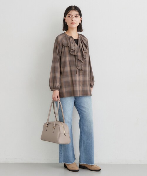 THE SHOP TK (ザ ショップ ティーケー )の「ロングハンドルボストンバッグ(ボストンバッグ・レディース・サンドベージュ/ブラック/ダークブラウン・00)」の9枚目の写真