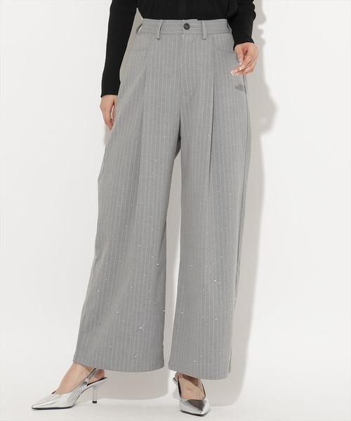 AND COUTURE（アンドクチュール）の「ビジュー付きタックワイドパンツ（その他パンツ・レディース・ライトグレー/グレー・SMALL/MEDIUM）」の3枚目の写真
