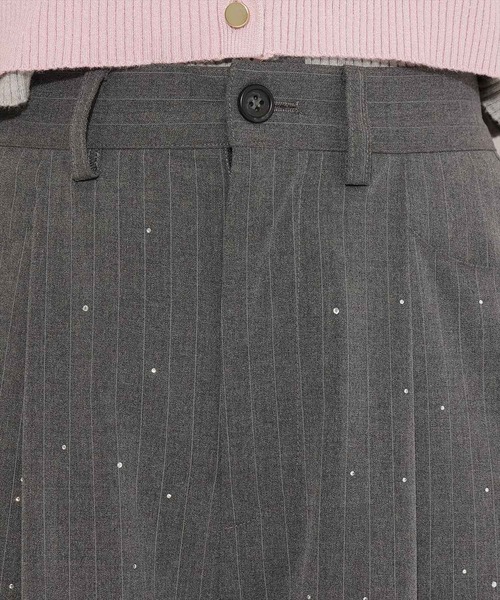 AND COUTURE（アンドクチュール）の「ビジュー付きタックワイドパンツ（その他パンツ・レディース・ライトグレー/グレー・SMALL/MEDIUM）」の9枚目の写真