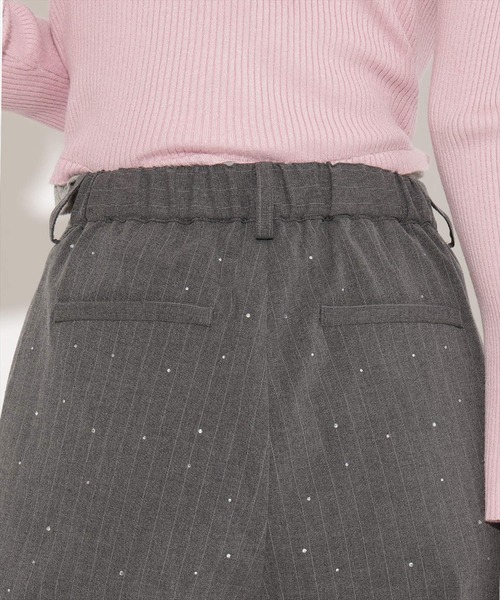 AND COUTURE（アンドクチュール）の「ビジュー付きタックワイドパンツ（その他パンツ・レディース・ライトグレー/グレー・SMALL/MEDIUM）」の10枚目の写真